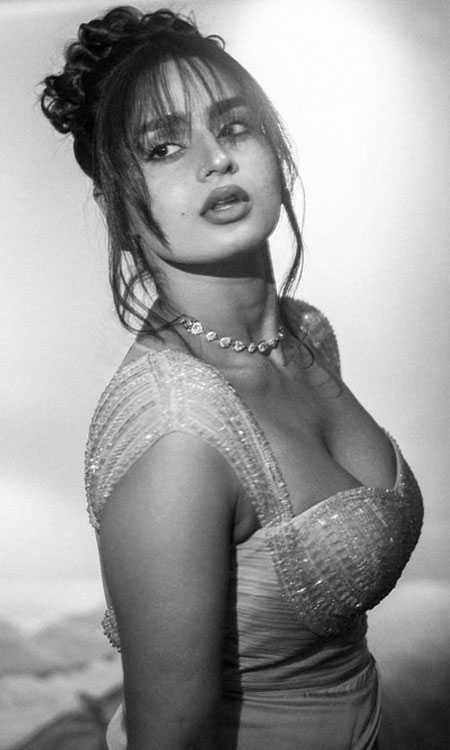 Ayesha Khans Vintage Glam Look