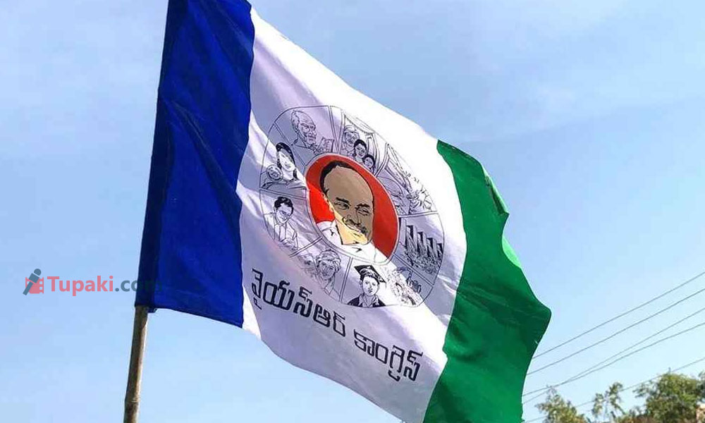 వైసీపీ మబ్బు తెరలు దాటి రావాల్సిందేనా ?