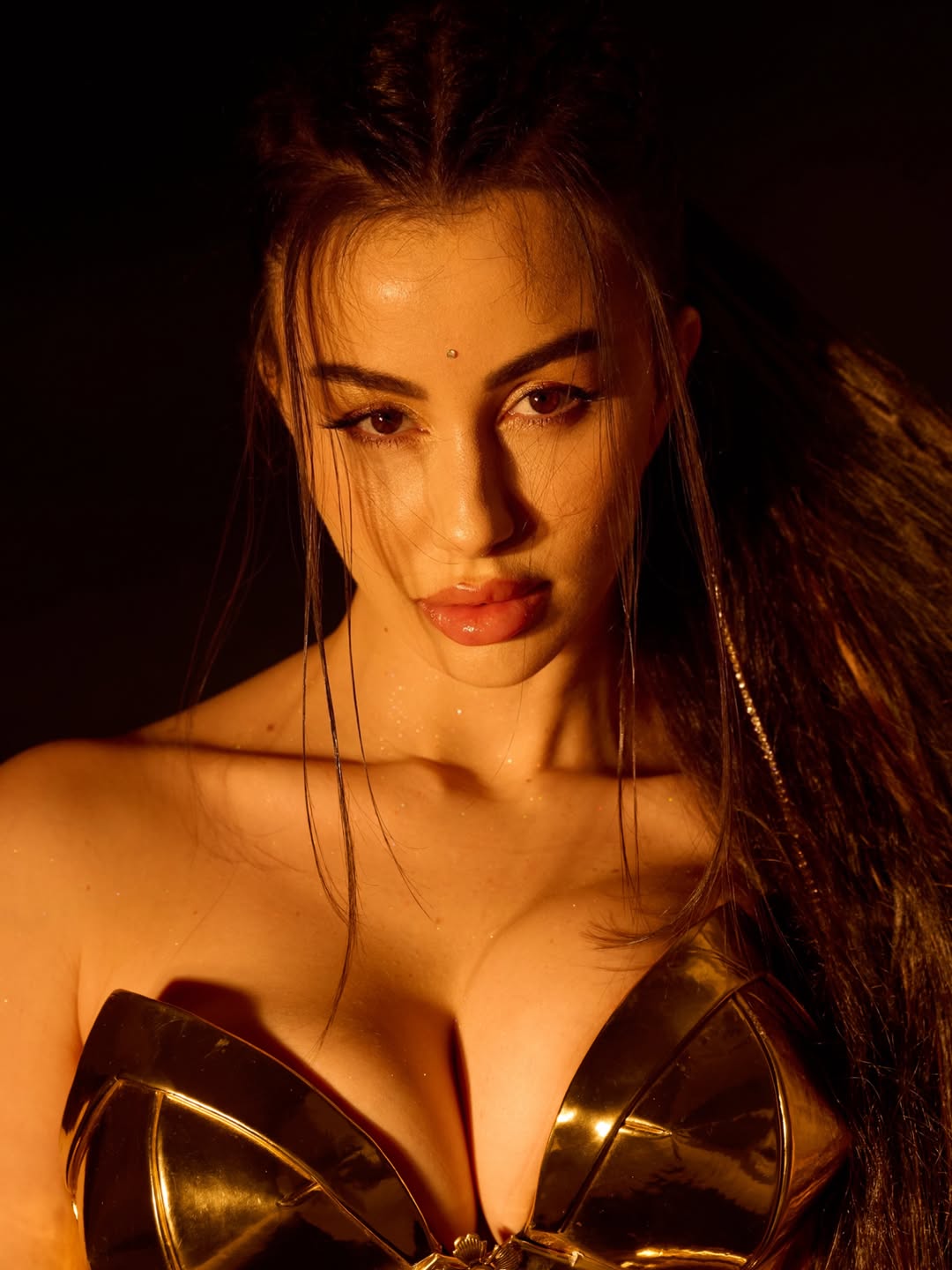 Giorgia Andriani Stuns in Warrior-Inspired Golden Look