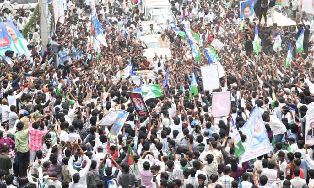జ‌గ‌న్‌ను కాదు.. జ‌నాన్ని చూడాల్సిన టైం ..!