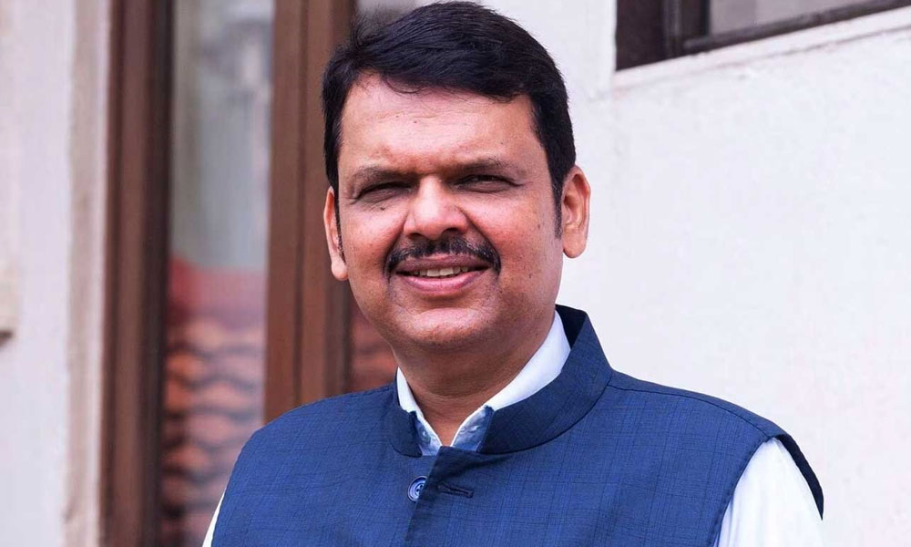 మహా సీఎం ఫడ్నవీస్‌ సీటుకు ఎసరు...ఫైర్ బ్రాండ్ ఎంపీ జోస్యం