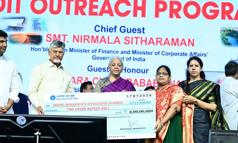 ఒక్కరోజు లోనే మూడు వేల కోట్లు జనాలకు...గ్రేట్ కదా !