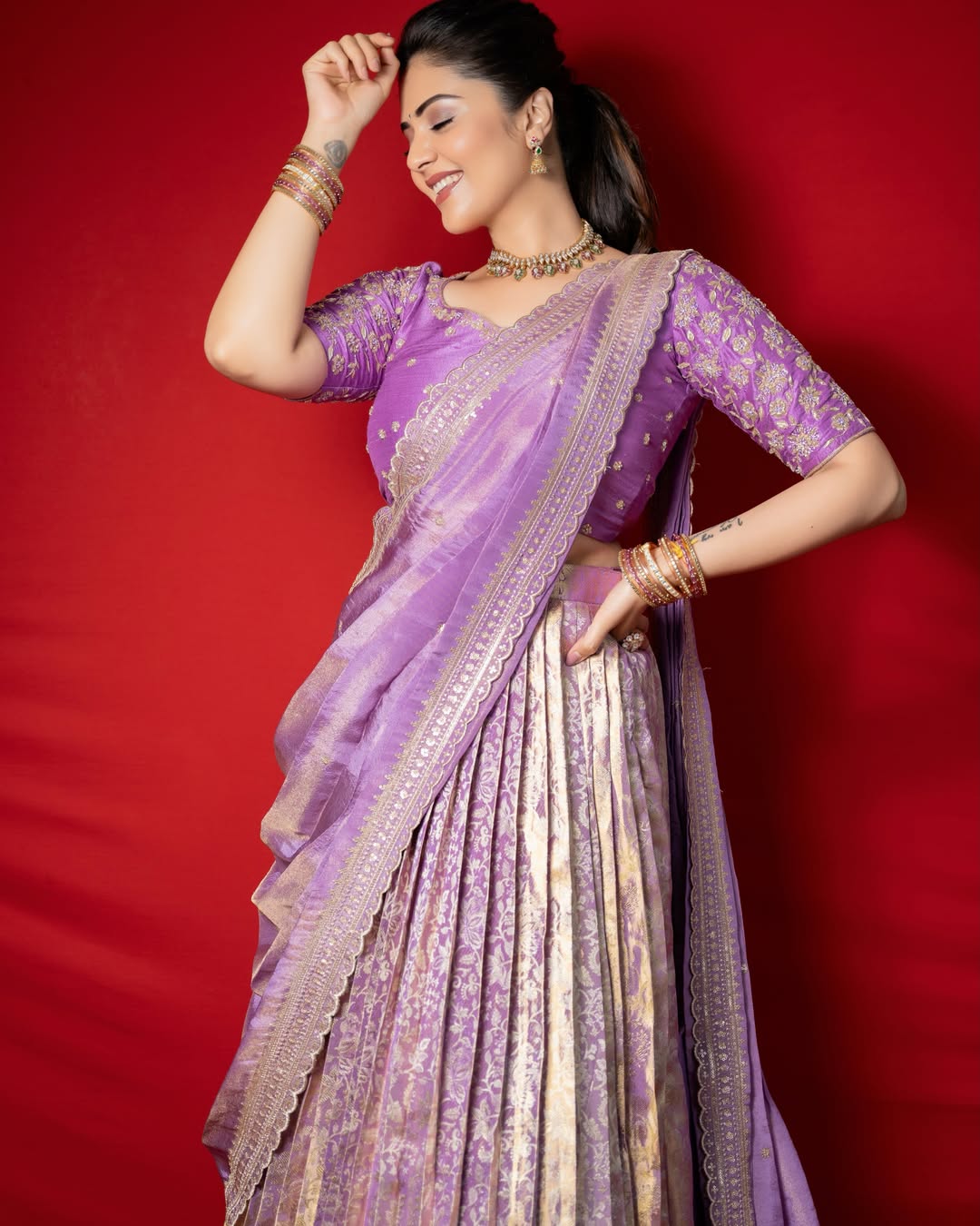 Sreemukhi Stuns In Royal Lavender Saree Look, Wins Hearts Online