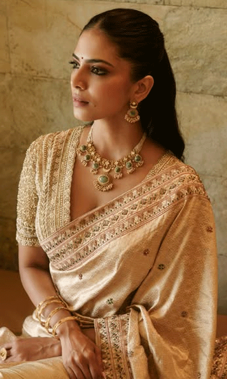 Malavika Mohanan’s Golden Glow: A New Journey with Kalyan Jewellers