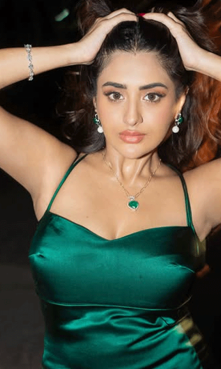 Rashi Singh’s Emerald Glow: From Air Hostess to Tollywood Star