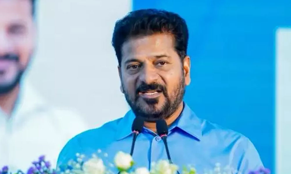 రేవంత్ సారు..ఇచ్చి పడేస్తున్నారు !
