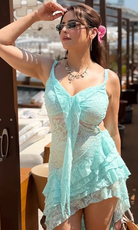 Aamna Sharif: Sun-Kissed Elegance in Poolside Chic