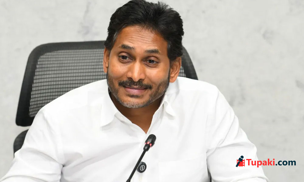 జగన్ ఒంటరిగా కాదా...మాస్టర్ ప్లాన్ ఏంటి ? జగన్ ఒంటరిగా కాదా...మాస్టర్ ప్లాన్ ఏంటి ?