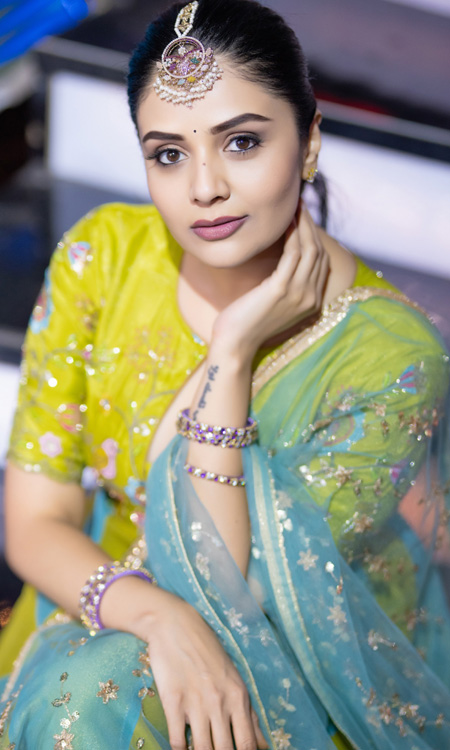 Sreemukhi Radiates Elegance Fashion in Lehenga