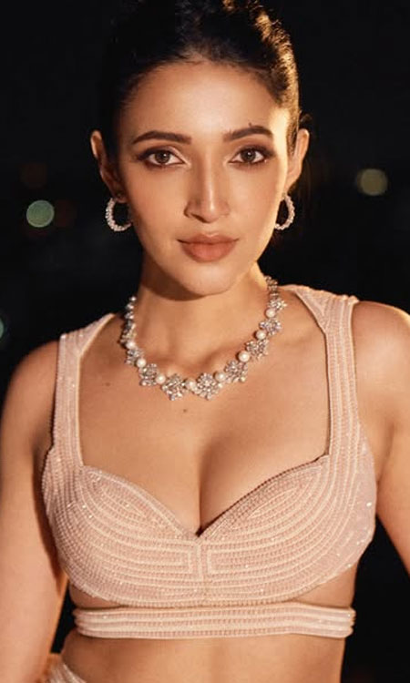 Neha Sshetty Dazzles in a Shimmering Ethnic Look