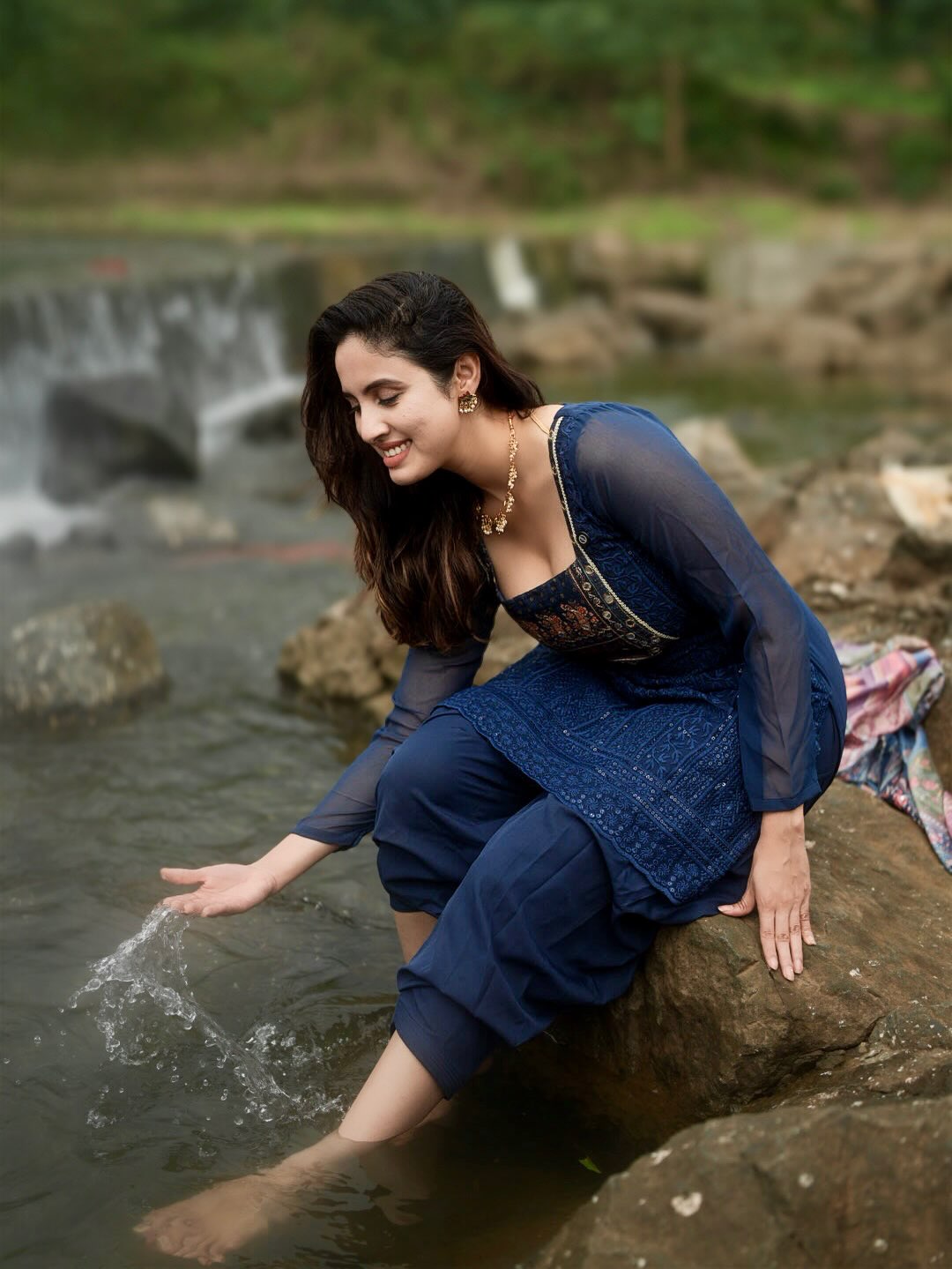 Priyanka Kholgade Stunning Ethnic Look Winning Hearts