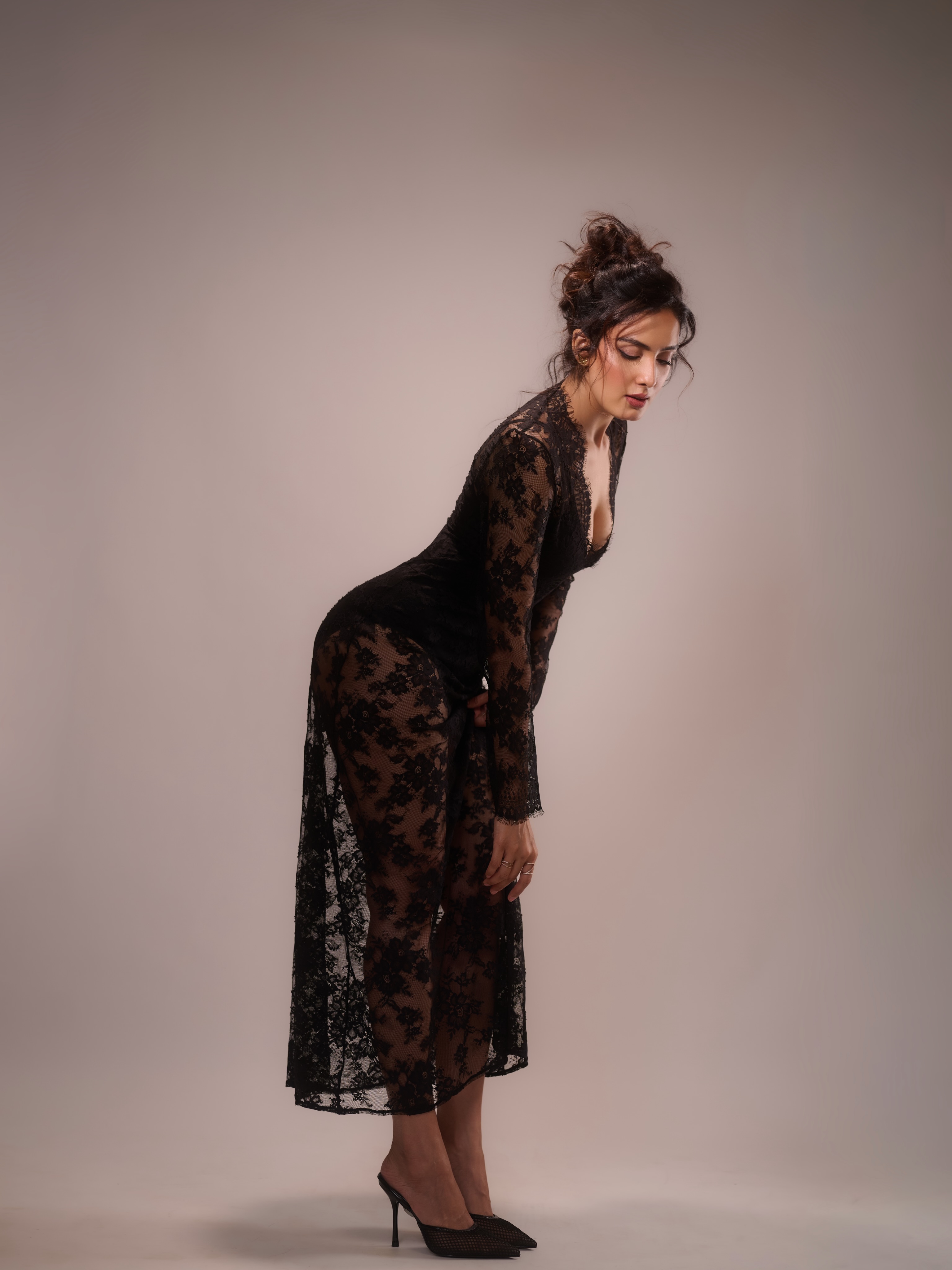 Sonali Kukreja’s Alluring Lace Look: Growing into Her Proudest Self
