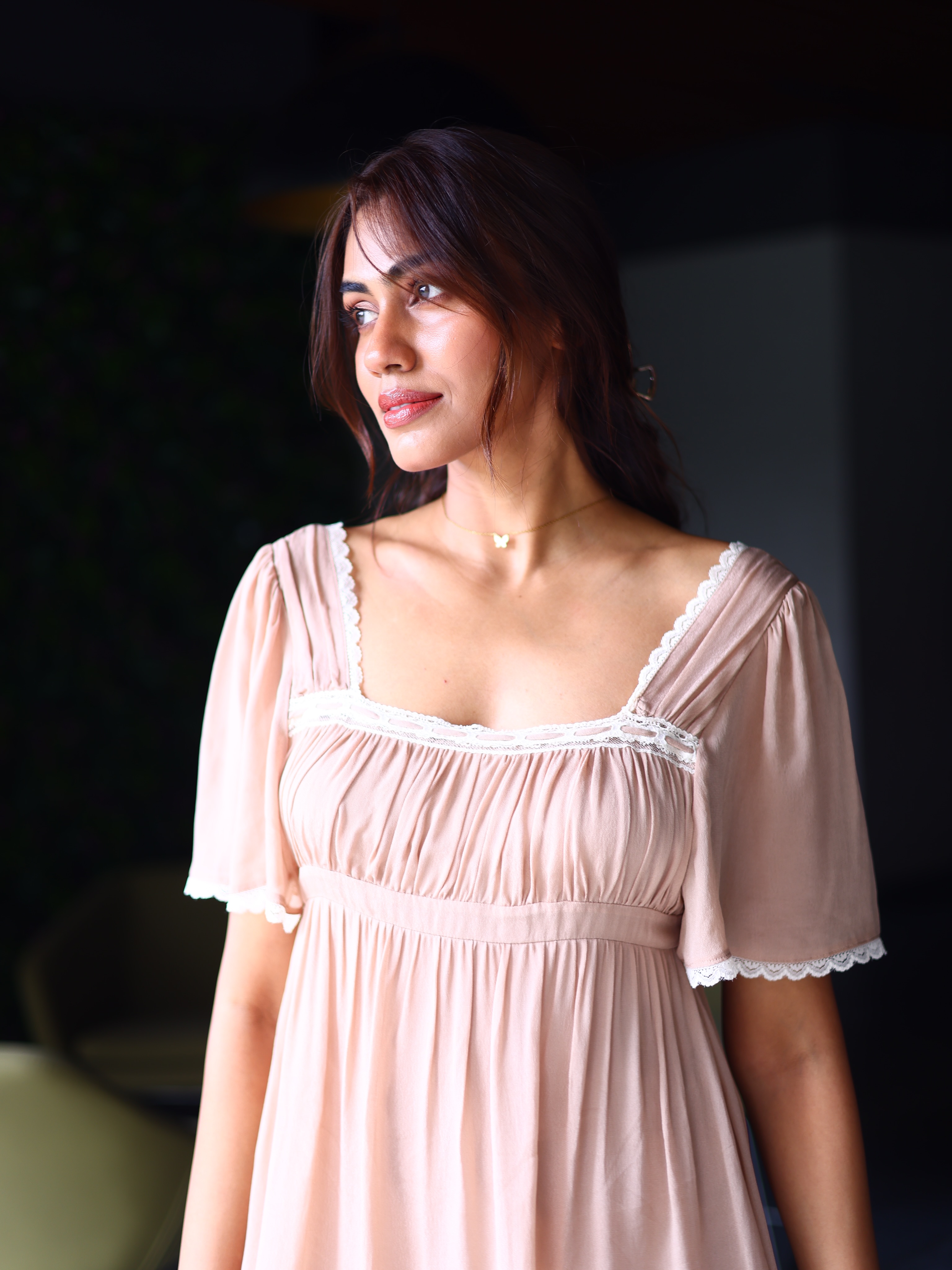 Jailer 2 Beauty Apeksha Looks Gorgeous in Pink Dress