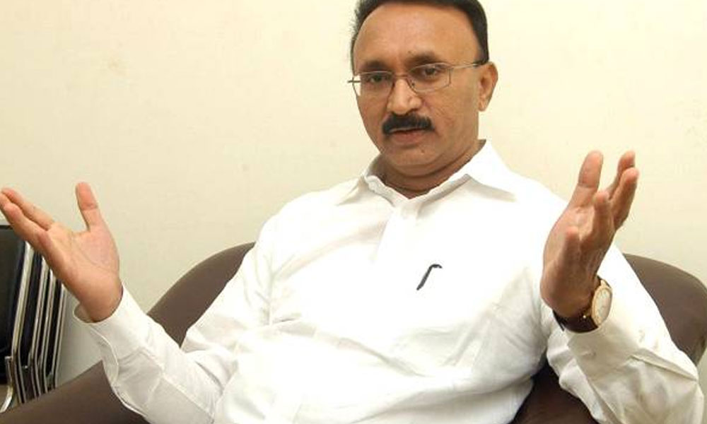 ఏ పార్టీ తోటలోనో...సీనియర్ నాయకుడి ఆప్షన్ ఏంటి ?