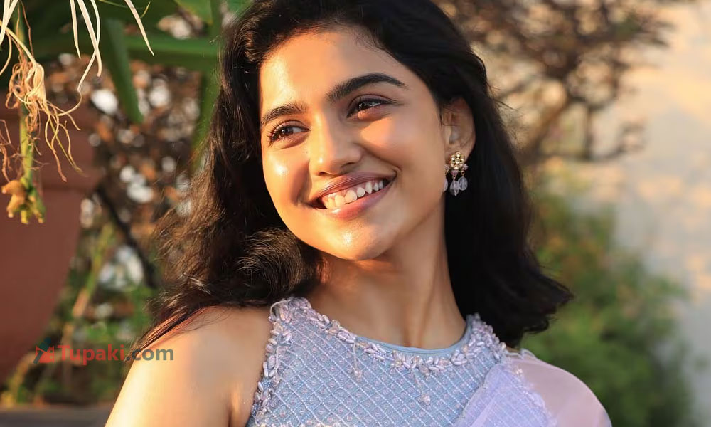 మూడు ఇండస్ట్రీల్లో ప్రేమలు బ్యూటీ.. వరుస హిట్లు పడితే..