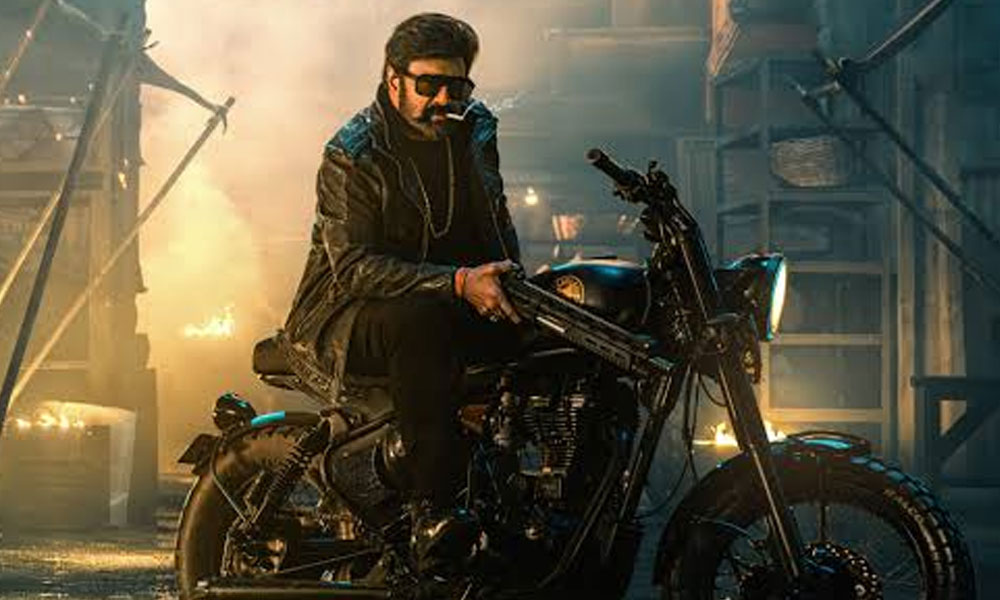 డిసెంబర్ బాక్సాఫీస్ సమీకరణాలు మారతాయా? బాలయ్య గాయం తర్వాత #NBK111 రిలీజ్పై కొత్త డిస్కషన్! డిసెంబర్ బాక్సాఫీస్ సమీకరణాలు మారతాయా? బాలయ్య గాయం తర్వాత #NBK111 రిలీజ్పై కొత్త డిస్కషన్!