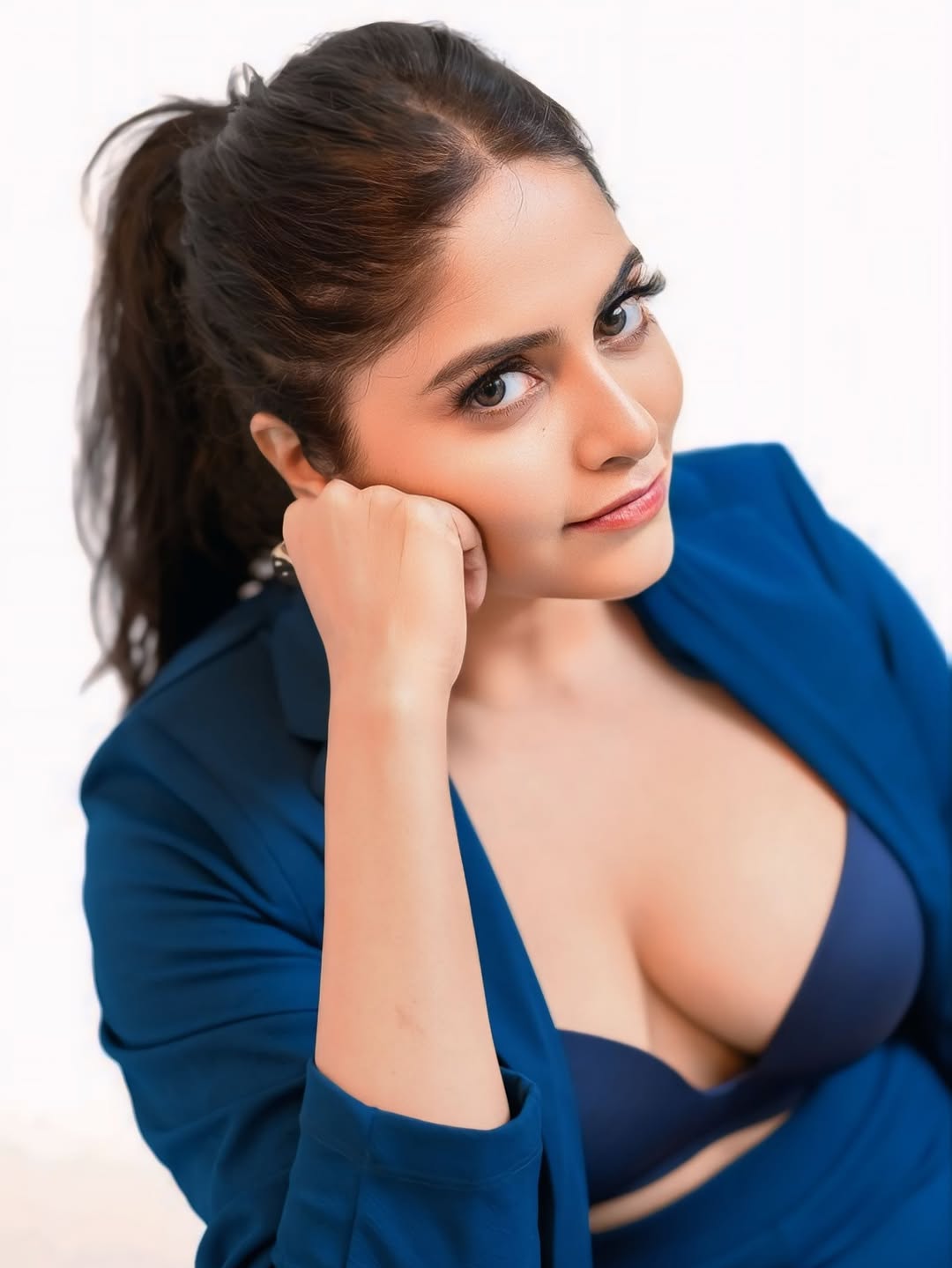 Pragya Nayan’s Stunning Blue Look Highlights Her Glamorous Style