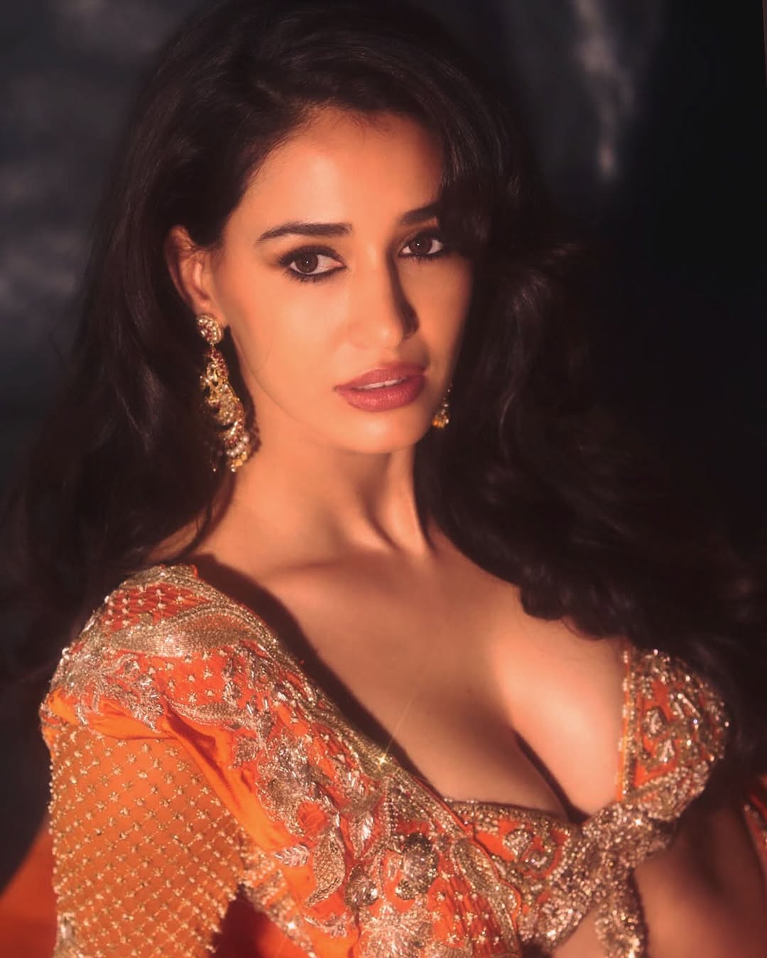 Disha Patani’s Stunning Orange Look Showcases Her Glamour and Star Power