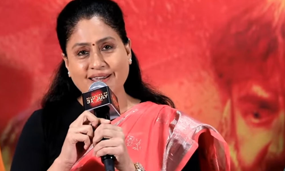 చిన్న సినిమాల కోసం అప్పులు.. డిస్టర్బ్ అయితే వారి జీవితాలు నాశనం: విజయశాంతి