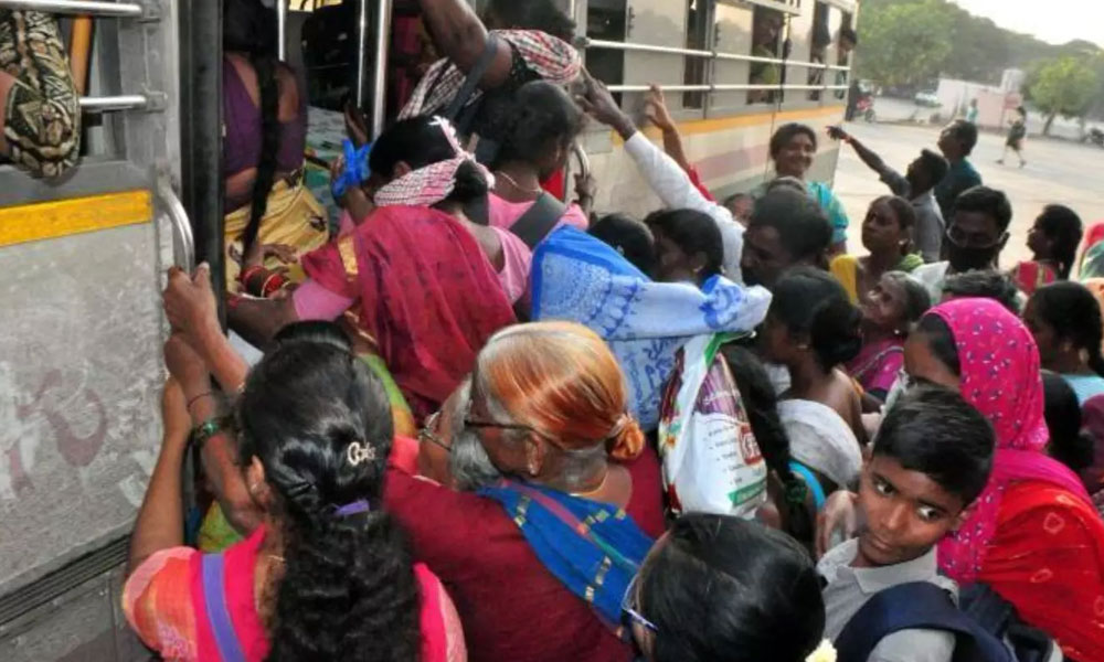 స్టాప్ ఉన్న చోట ఆగని బస్సులు.. స్త్రీశక్తితో పరేషాన్