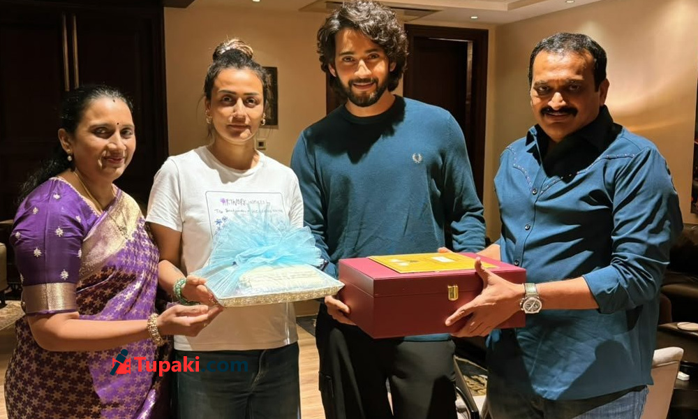 Bandla Ganesh Personally Invites Mahesh Babu and Namrata to Daughter’s Wedding