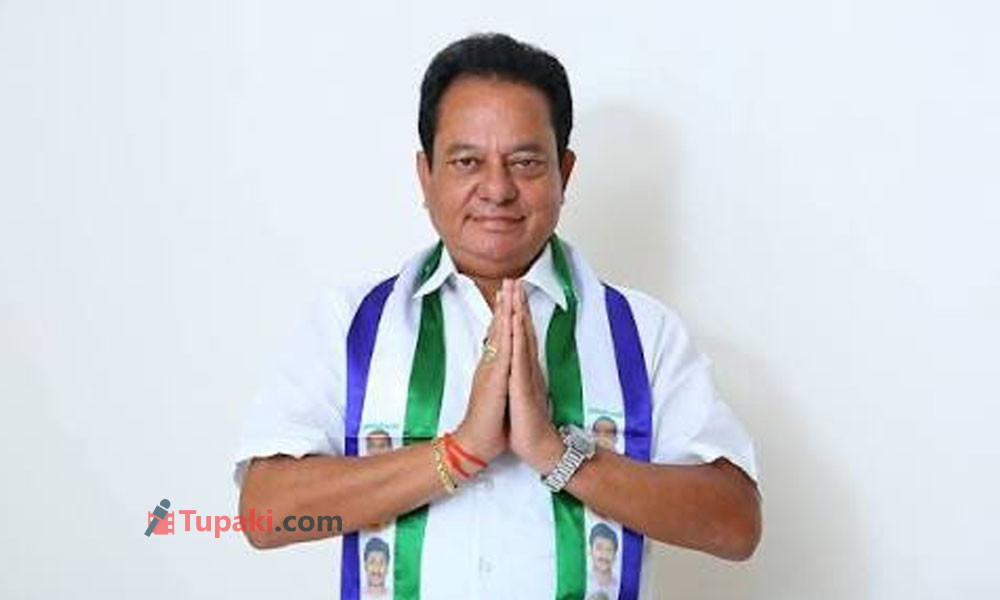 వైసీపీ సీనియర్లు ఉండి ఉండలేక !
