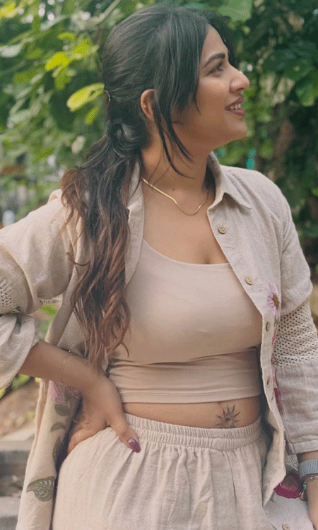 Inaya Sulthana Turns Heads in Stylish Beige Outfit and Fun Photos