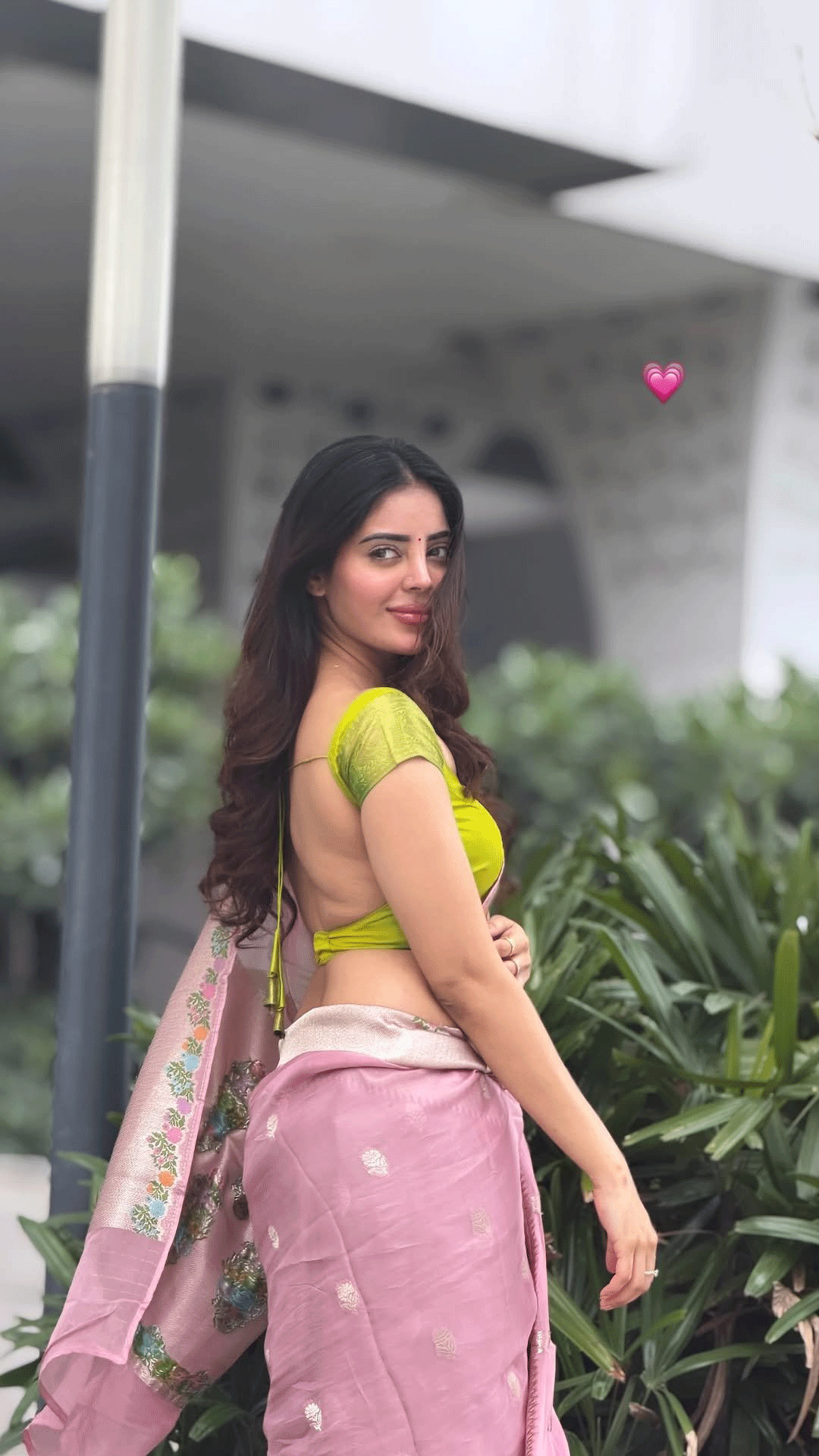 Kushitha Kallapu Radiates Elegance in Stunning Traditional Saree Look