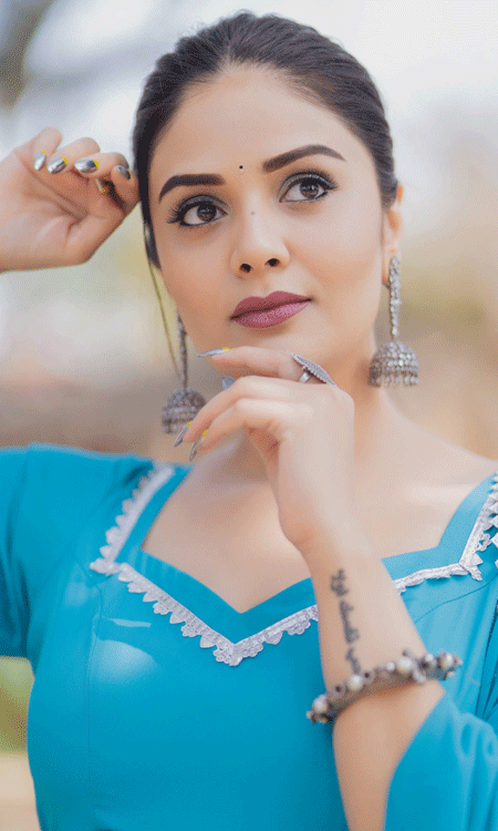 Sreemukhi’s Elegant Blue Charm: Graceful Look & Versatile Career