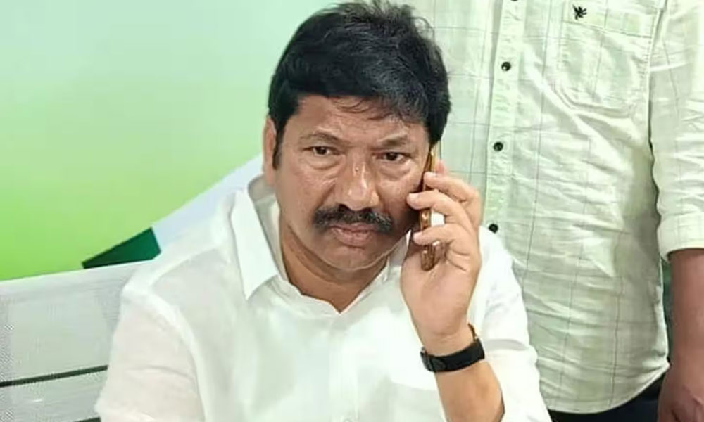 మరిన్ని చిక్కుల్లో మాజీ మంత్రి జోగి కుటుంబం.. ఏకంగా 11 మందిపై కేసు