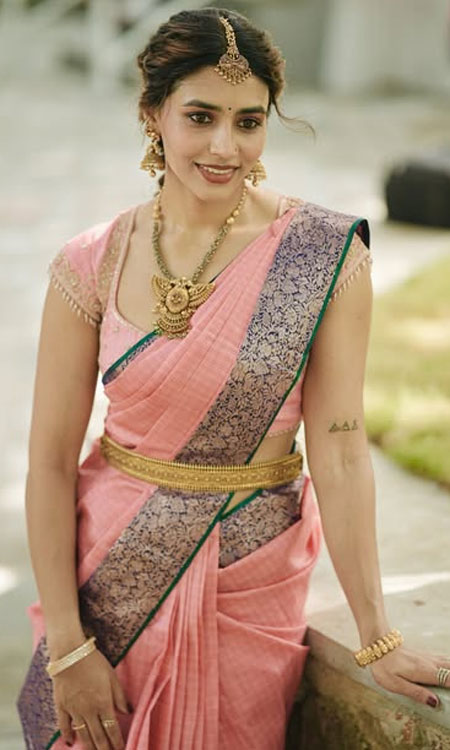 Sapthami Gowda Dazzles in Traditional Pink Saree