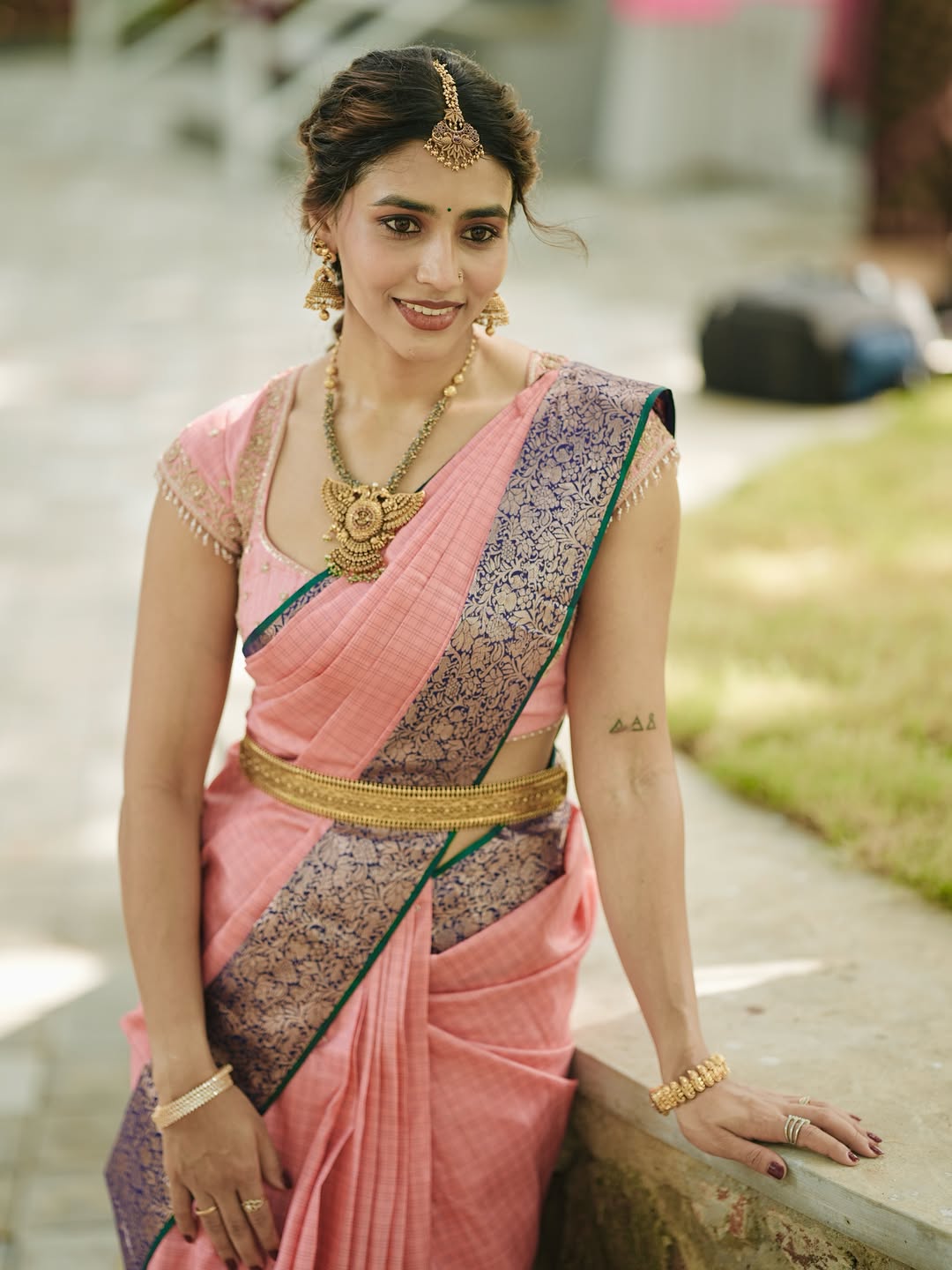 Sapthami Gowda Dazzles in Traditional Pink Saree