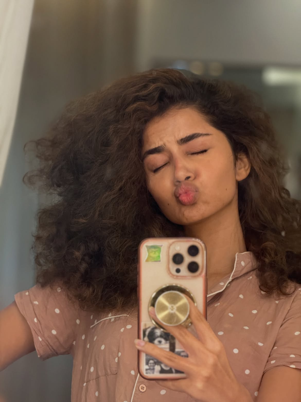Anupama Parameswarans Cute Mirror Selfie
