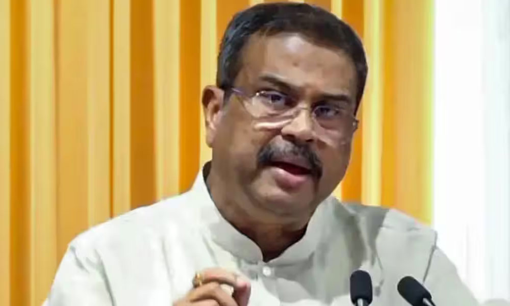 కేంద్రం వెనకడుగు.. ఈ పరిస్థితి ఎలా వచ్చిందంటే..