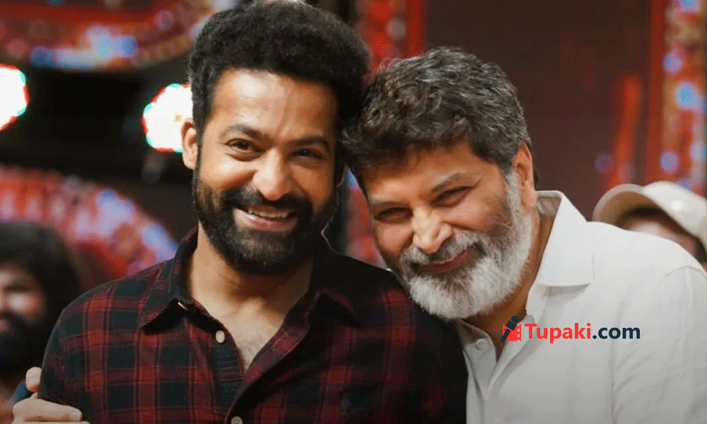 గురూజీ పాన్ ఇండియా సినిమాకు అ!