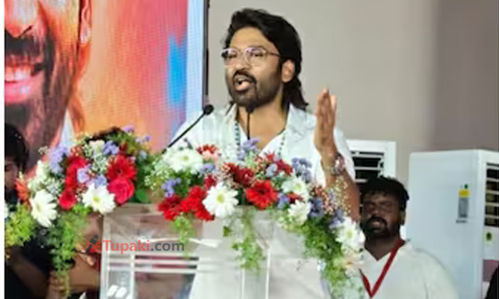 విజయ్ బాటలో ధనుష్.. తమిళ పాలిటిక్స్ లోకి స్టార్ వార్స్.. హిట్ అవుతుందా?