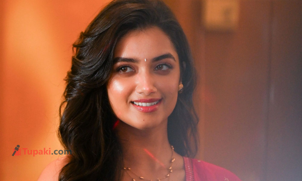 Actress BhagyaShri Borses Mother Blocked Her on WhatsApp?