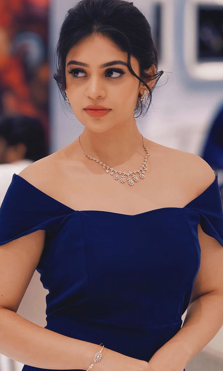 Bandhavi Sridhar’s Royal Blue Look Wins Hearts With Timeless Beauty
