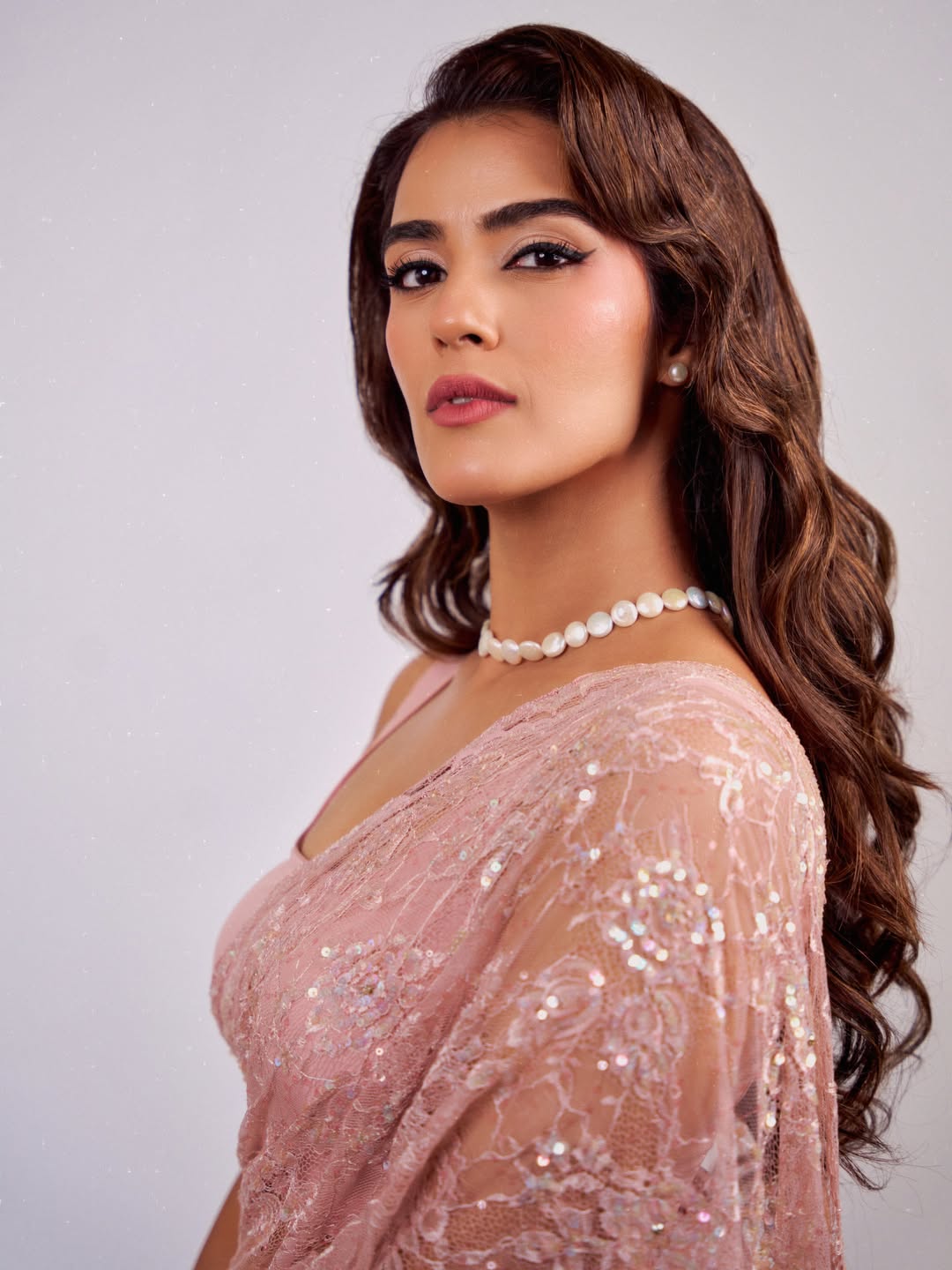 Kavya Thapars Gorgeous Saree Look Wins Hearts on Social Media
