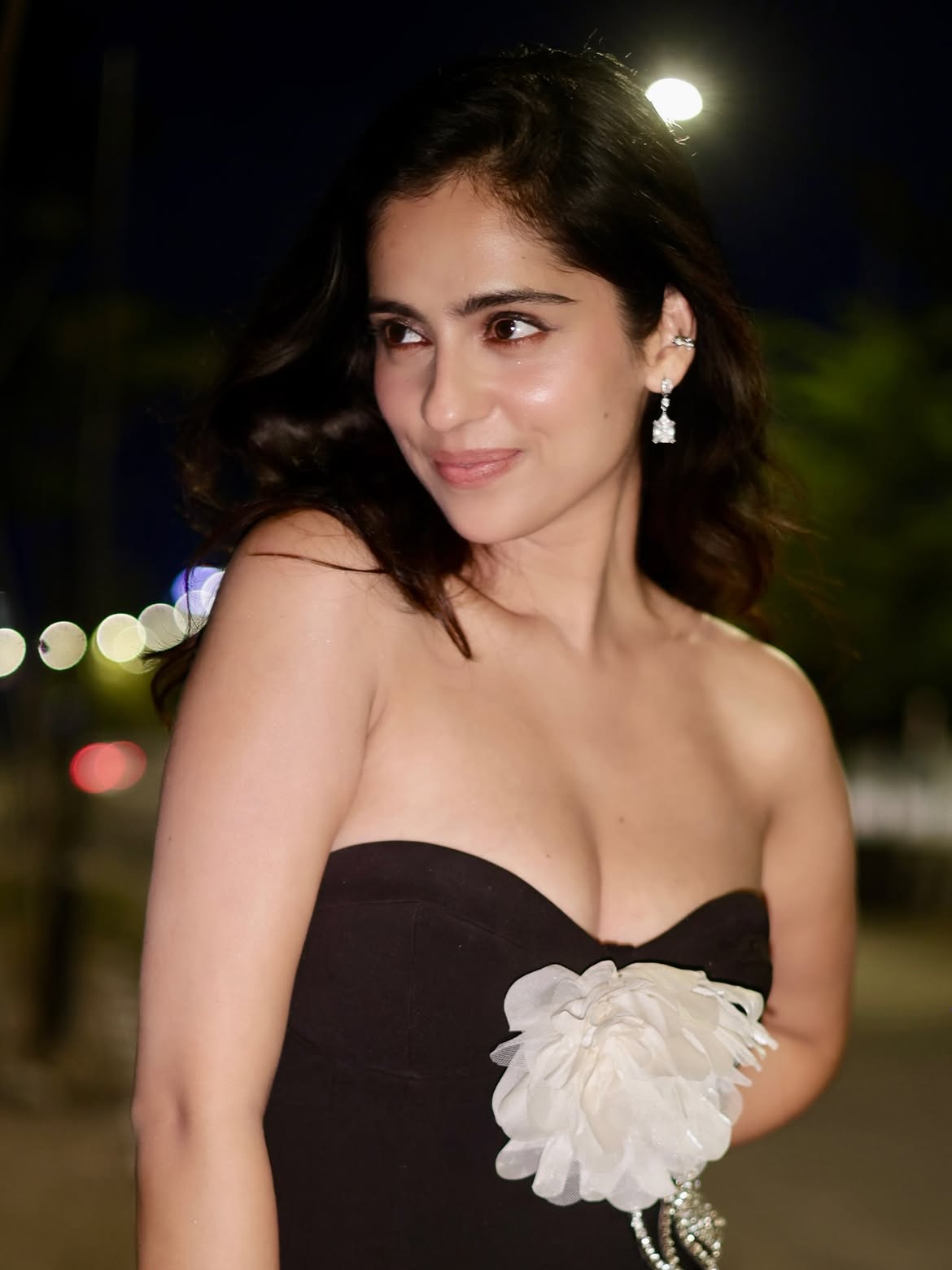 Rose Sardanas Glamorous Night Look Captures Beauty and Confidence