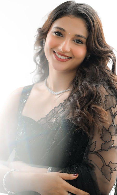 Ritika Nayak Mesmerizes Fans with Her Elegant Black Outfit