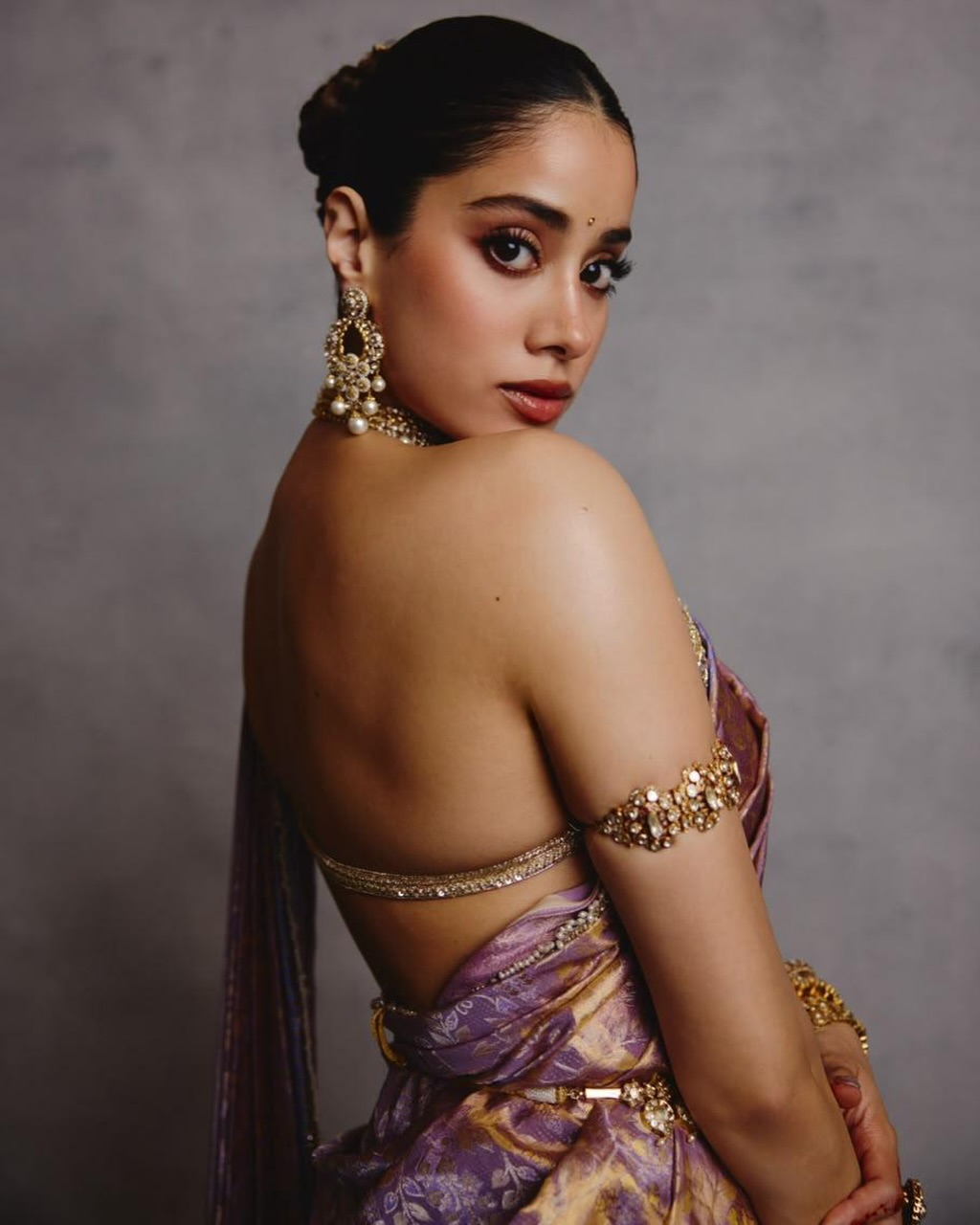 Janhvi Kapoor Stuns in Regal Kanchipuram Saree by Manish Malhotra
