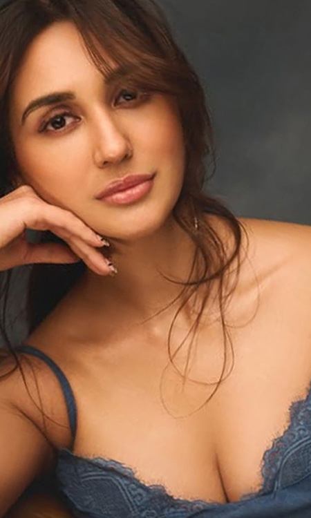 Nikita Dutta’s Sultry Charm Shines in Mesmerizing New Photos