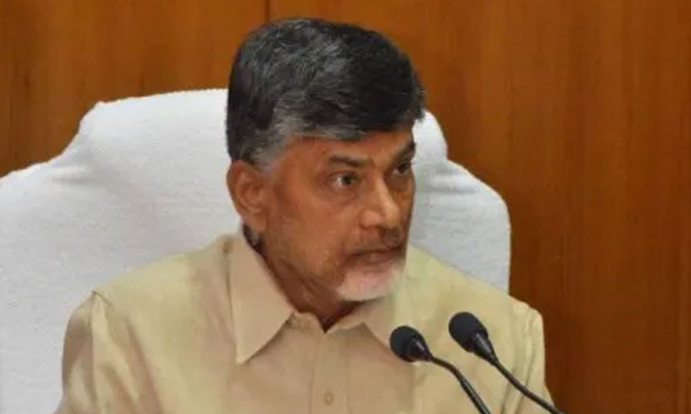 ఇంటింటికీ వెళ్ల‌క‌పోతే.. ఇంటికెళ్లిపోతారు: చంద్ర‌బాబు