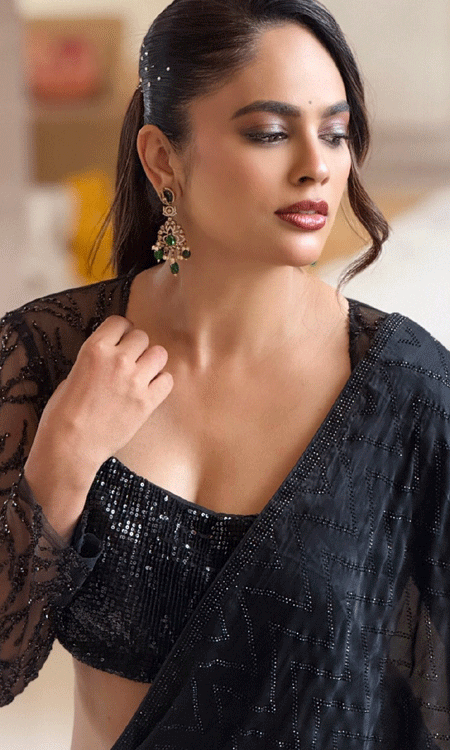 Nandita Swetha Turns Heads in Glamorous Black Sequined Saree
