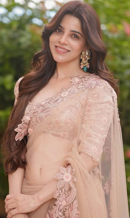 Divya Bharathi Redefines Graceful Ethnic Fashion