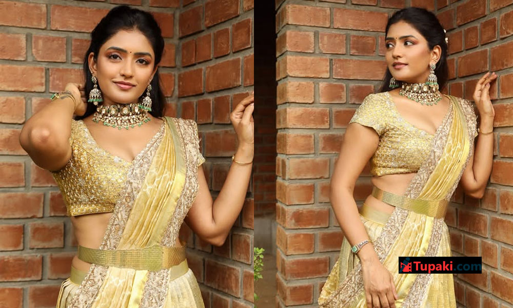 ట్రెడిషనల్ లుక్లో అదరగొట్టిన ఈషా రెబ్బా.. రాయల్ పిక్స్ వైరల్! ట్రెడిషనల్ లుక్లో అదరగొట్టిన ఈషా రెబ్బా.. రాయల్ పిక్స్ వైరల్!