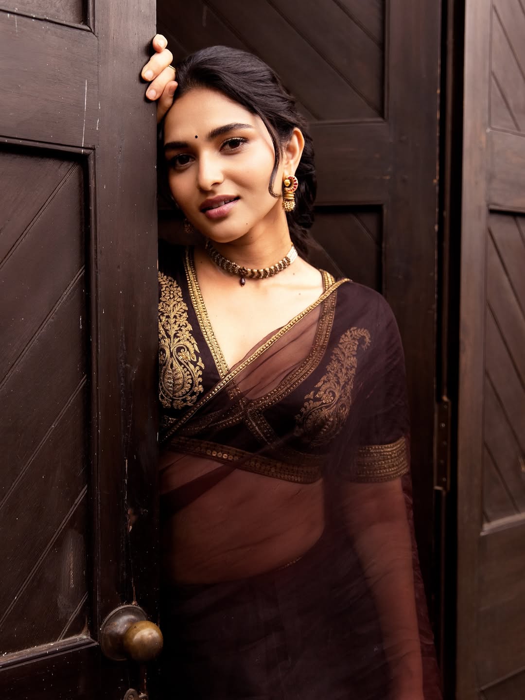 Kayadu Lohar Radiates Elegance in Stunning Saree Look