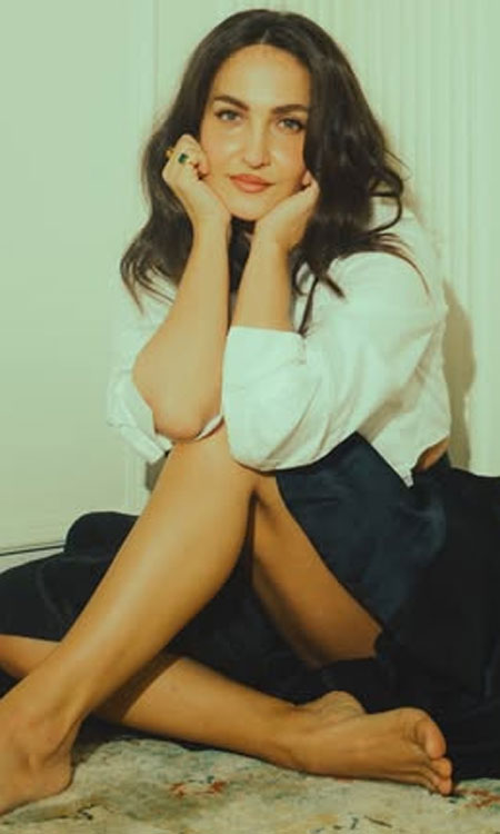 Elli AvrRam Exudes Radiance in Classic White and Navy