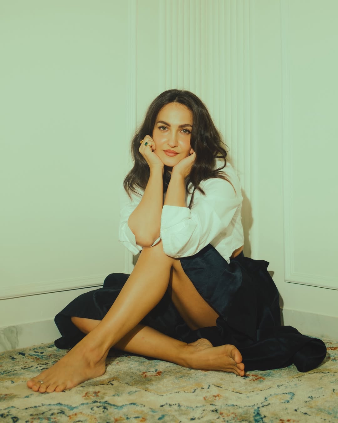 Elli AvrRam Exudes Radiance in Classic White and Navy